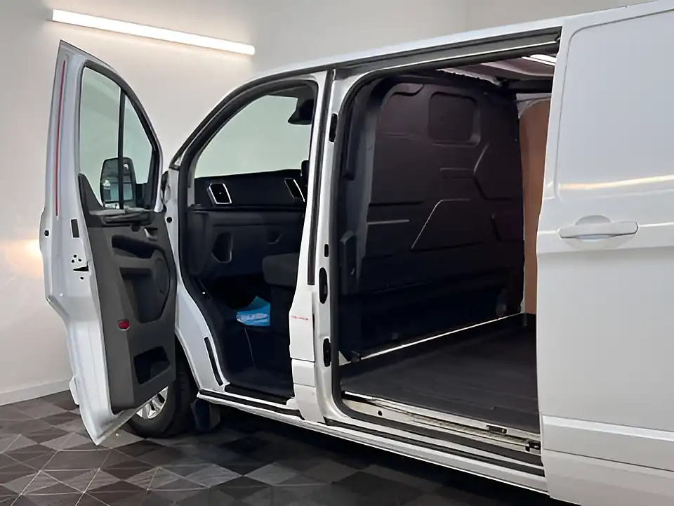 Used 2026 Ford Transit Custom 300 Limited Frozen White - Interior and Exterior details 10