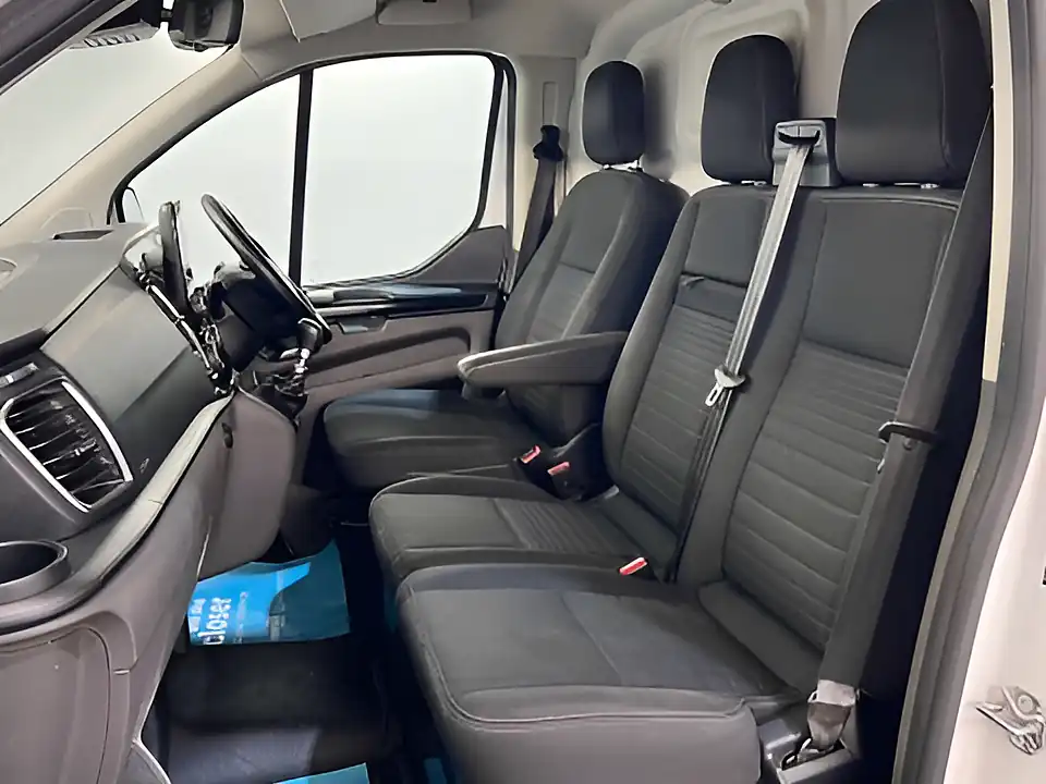 Used 2026 Ford Transit Custom 300 Limited Frozen White - Interior and Exterior details 11