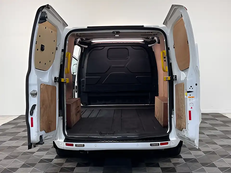 Used 2026 Ford Transit Custom 300 Limited Frozen White - Interior and Exterior details 16