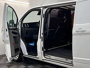 Used 2026 Ford Transit Custom 300 Limited Frozen White - Interior and Exterior details 10