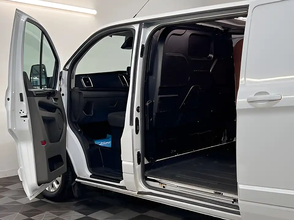 Used 2026 Ford Transit Custom 300 Limited Frozen White - Interior and Exterior details 10