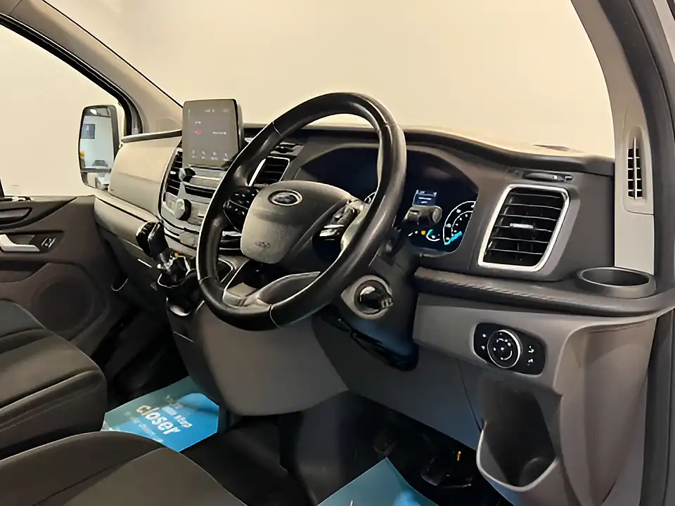 Used 2026 Ford Transit Custom 300 Limited Frozen White - Interior and Exterior details 13