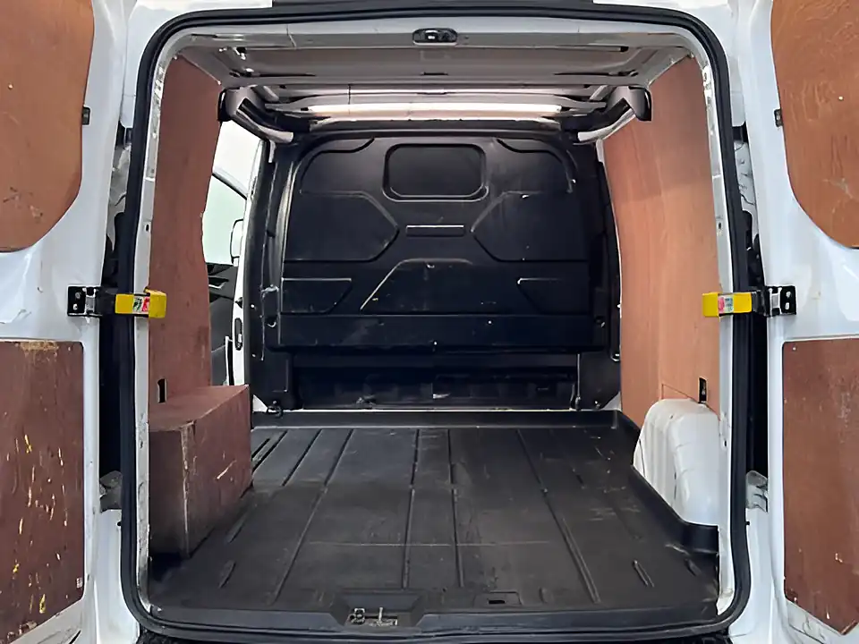 Used 2026 Ford Transit Custom 300 Limited Frozen White - Interior and Exterior details 14