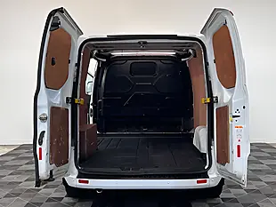 Used 2026 Ford Transit Custom 300 Limited Frozen White - Interior and Exterior details 16