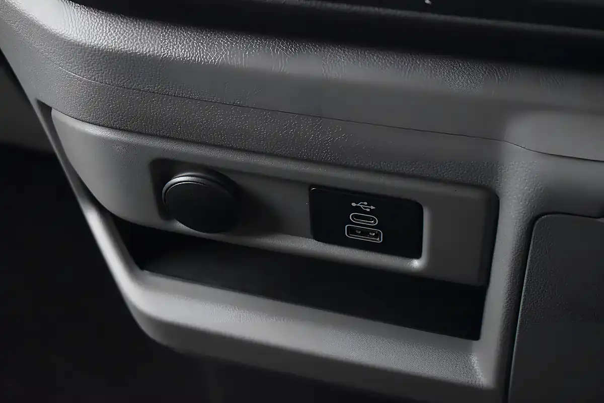 Used 2026 Ford Transit Custom Limited Crew Van Grey Matter - Interior and Exterior details 18