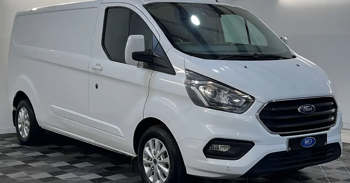 Used 2026 Ford Transit Custom Limited Frozen White - Front View