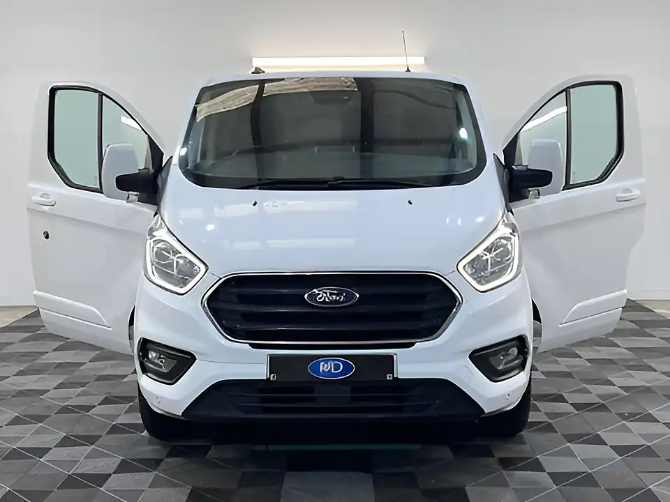 Used 2026 Ford Transit Custom Limited Frozen White - Interior and Exterior details 15