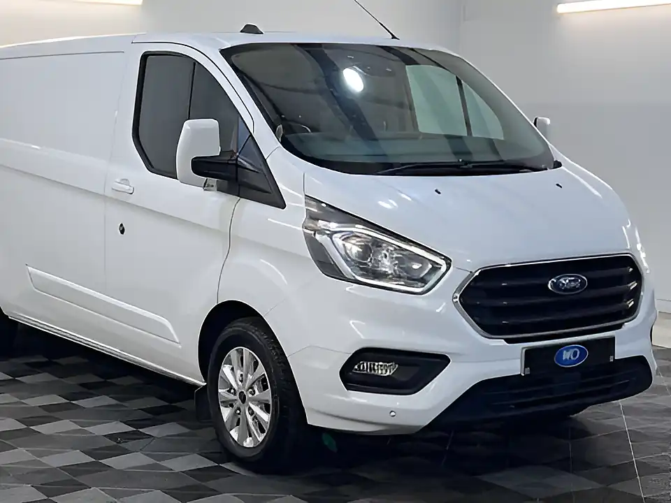 Used 2026 Ford Transit Custom Limited Frozen White - Interior and Exterior details 17