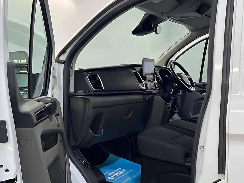 Used 2026 Ford Transit Custom Limited Frozen White (solid Colour) - Interior and Exterior details 10