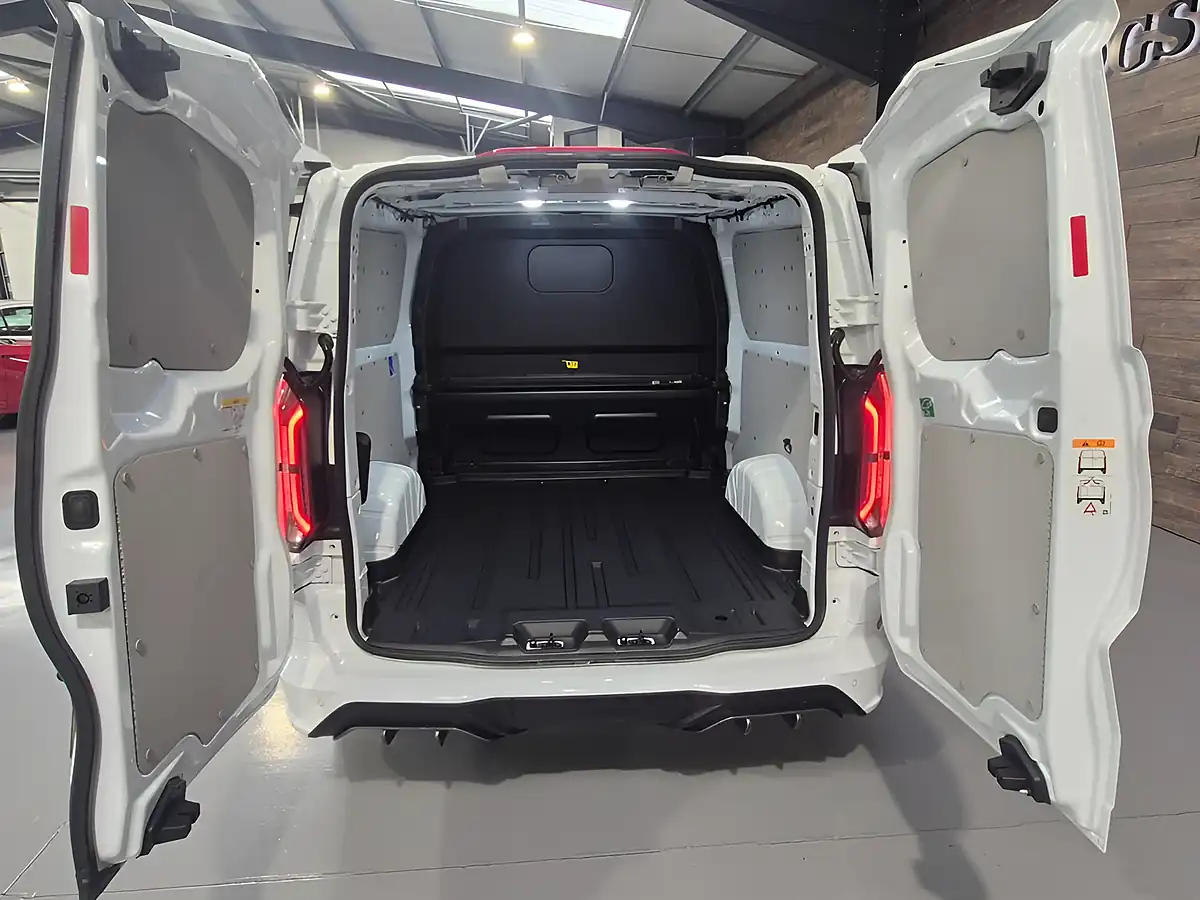 Used 2026 Ford Transit Custom Msrt Frozen White - Interior and Exterior details 13