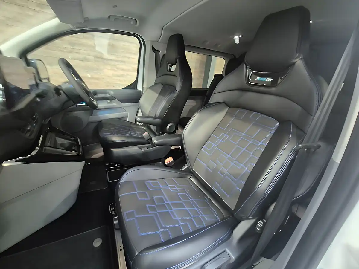 Used 2026 Ford Transit Custom Msrt Frozen White - Interior and Exterior details 15