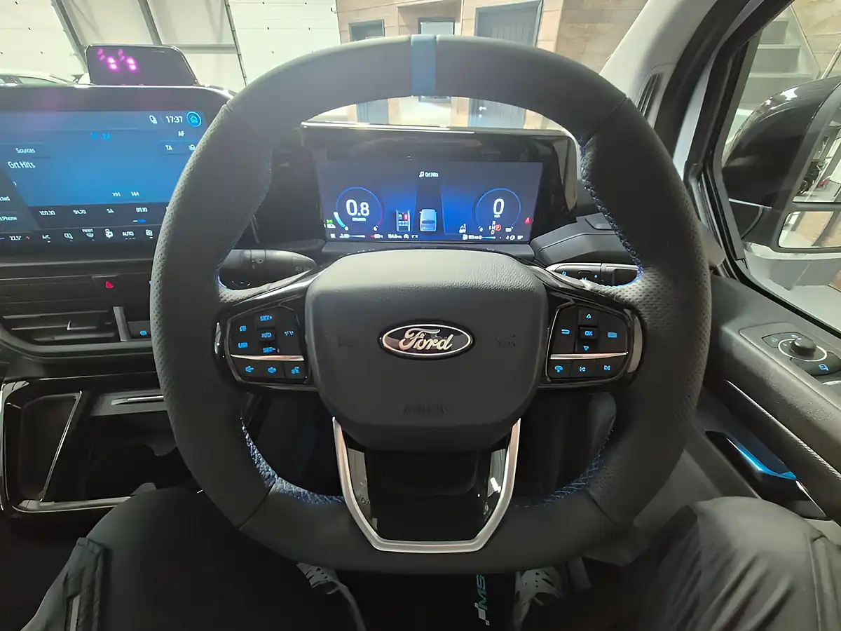 Used 2026 Ford Transit Custom Msrt Frozen White - Interior and Exterior details 17