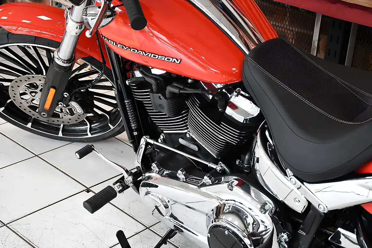 Used 2026 Harley-Davidson Breakout 117 S Blood Orange - Interior and Exterior details 14