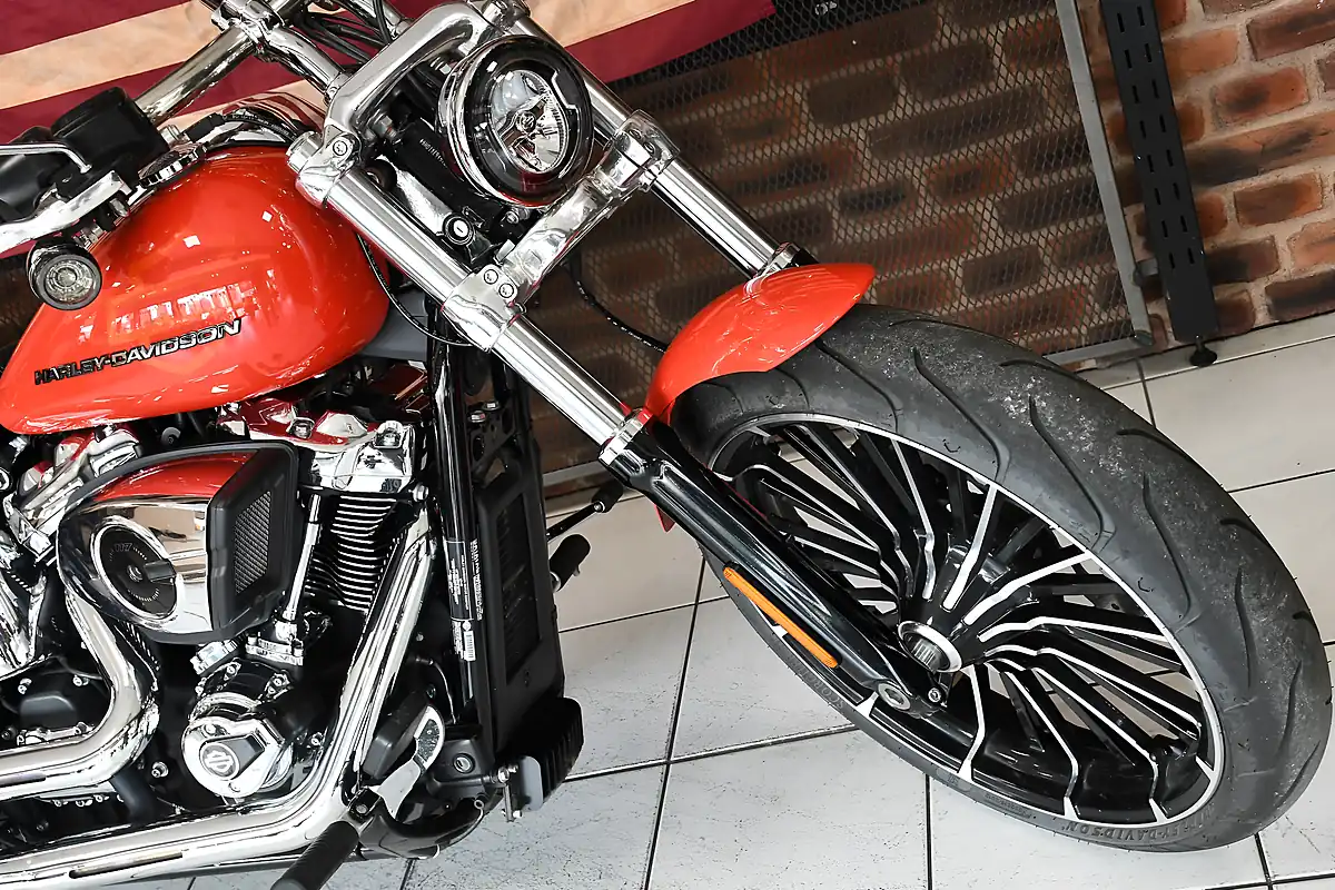 Used 2026 Harley-Davidson Breakout 117 S Blood Orange - Interior and Exterior details 4