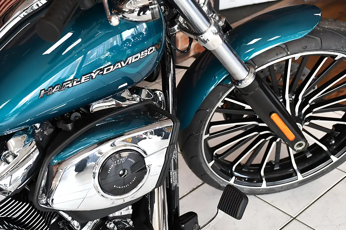 Used 2026 Harley-Davidson Breakout 117 Teal Blue - Interior and Exterior details 4