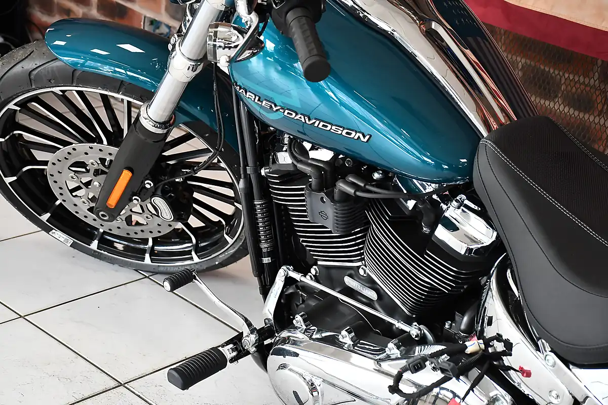 Used 2026 Harley-Davidson Breakout 117 Teal Blue - Interior and Exterior details 9