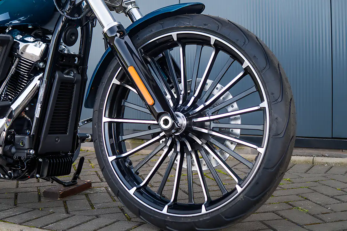 Used 2026 Harley-Davidson Breakout Teal Thunder Teal Thunder - Interior and Exterior details 3