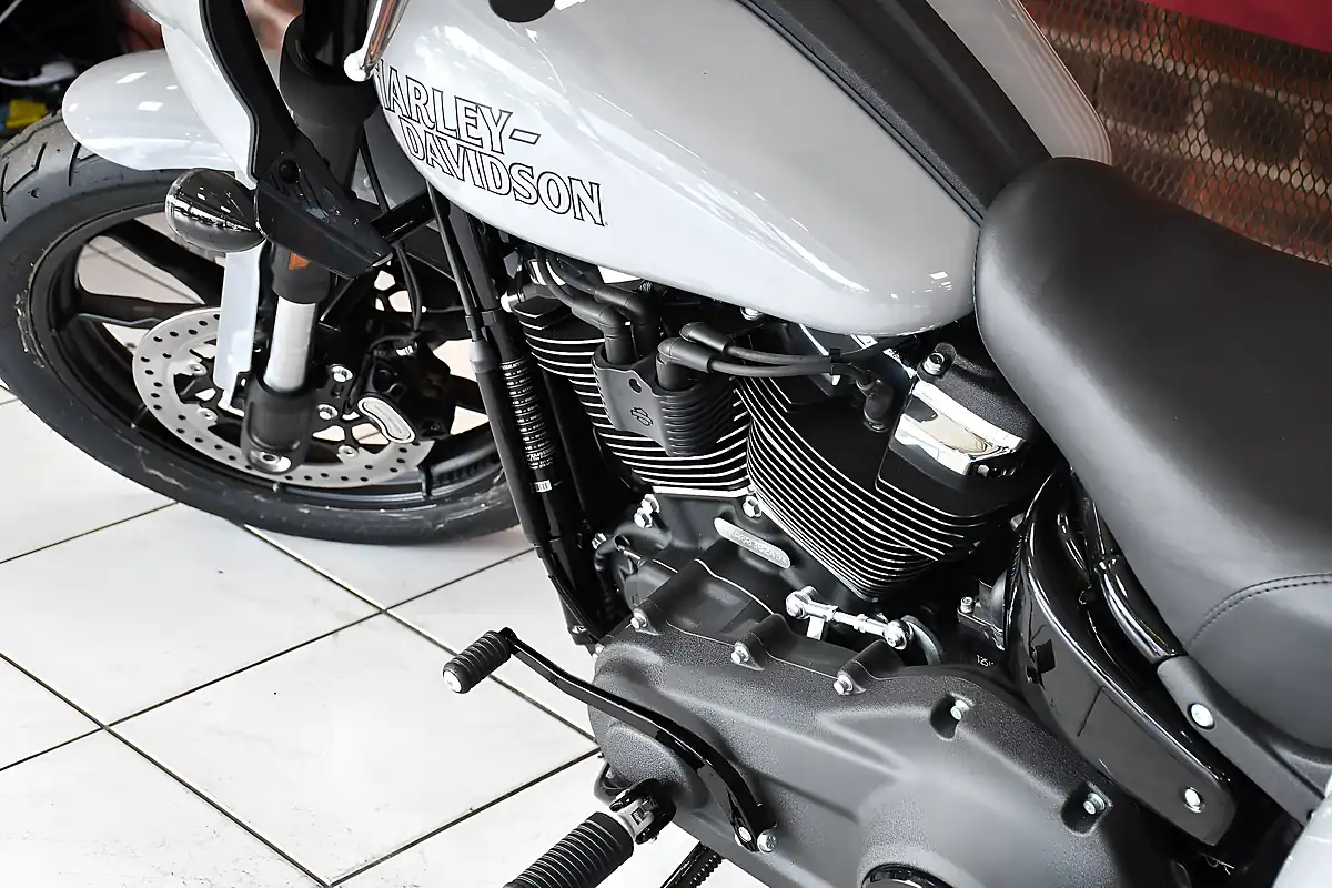 Used 2026 Harley-Davidson Low Rider ST Billiard Gray - Interior and Exterior details 12