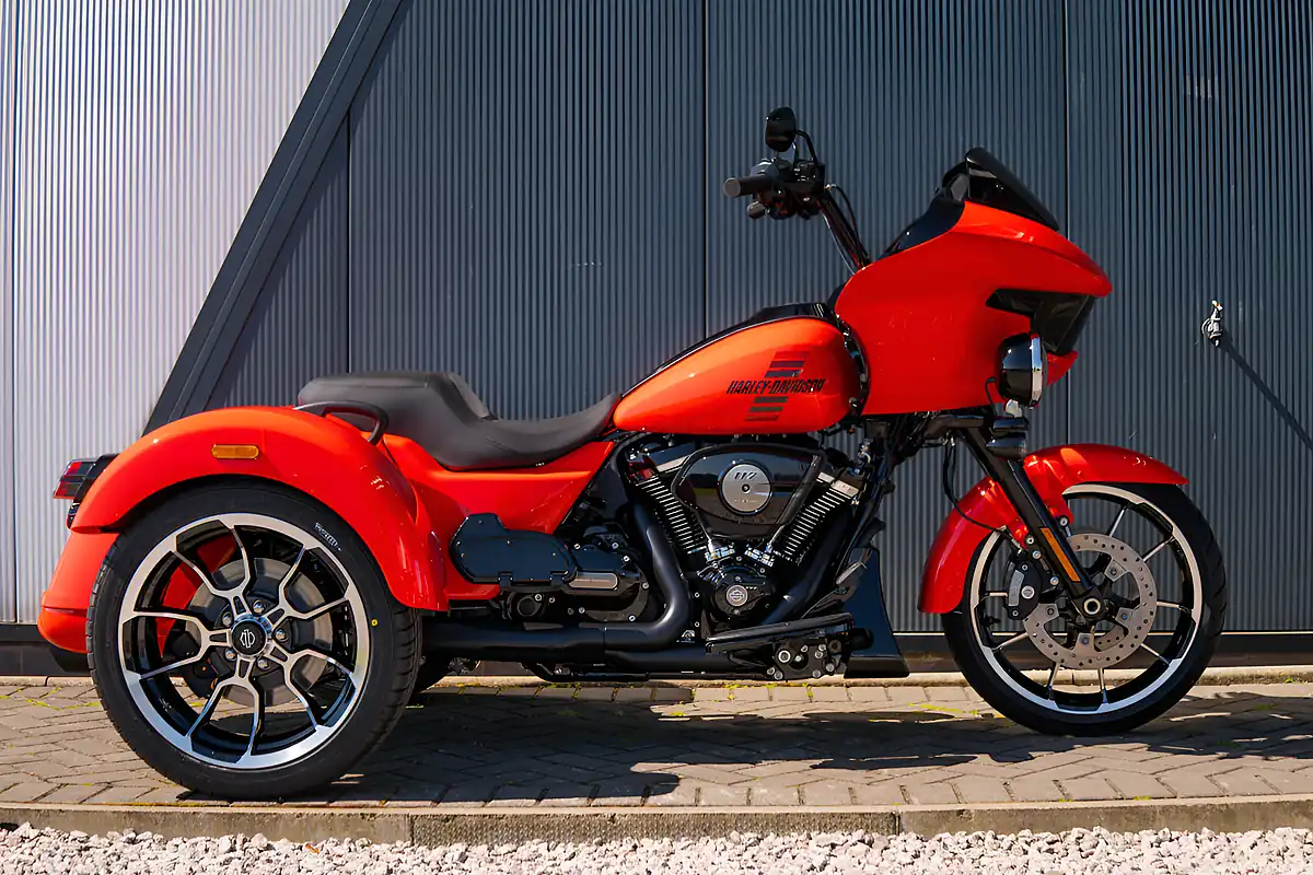 Used 2026 Harley-Davidson Road Glide 3 Blood Orange - Interior and Exterior details 3