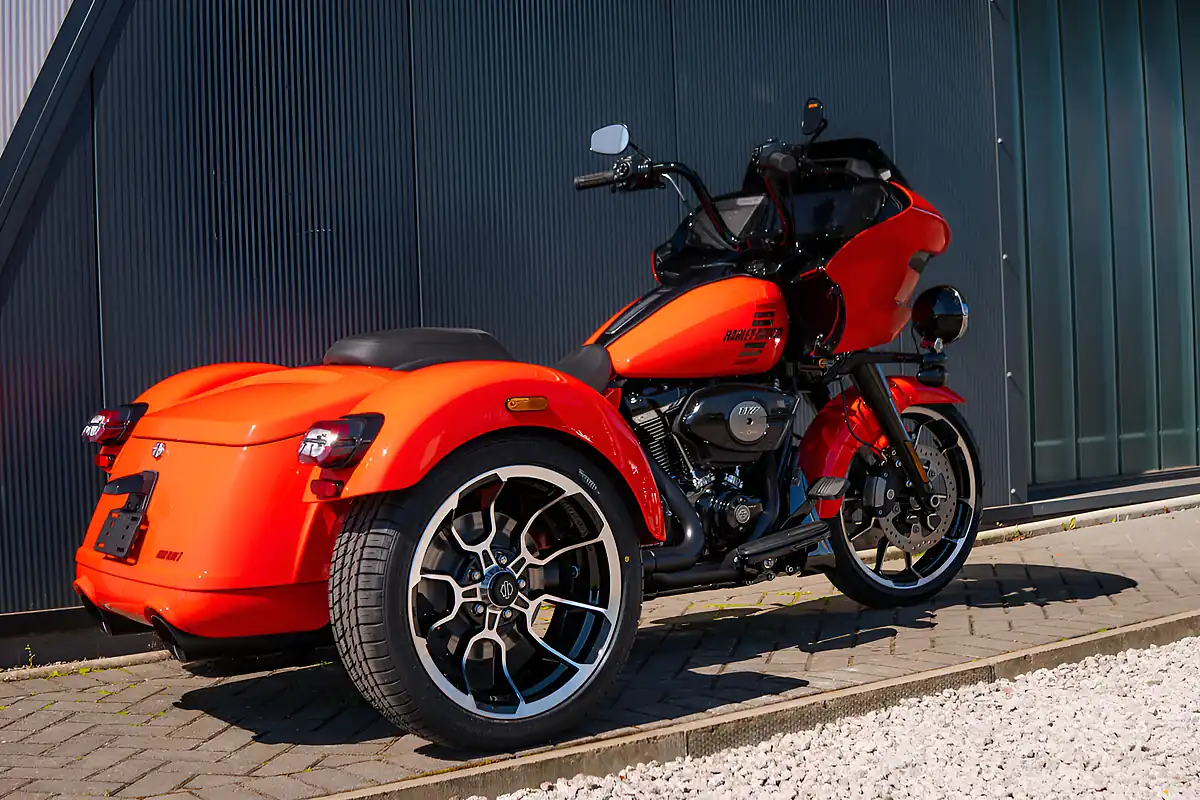 Used 2026 Harley-Davidson Road Glide 3 Blood Orange - Interior and Exterior details 5