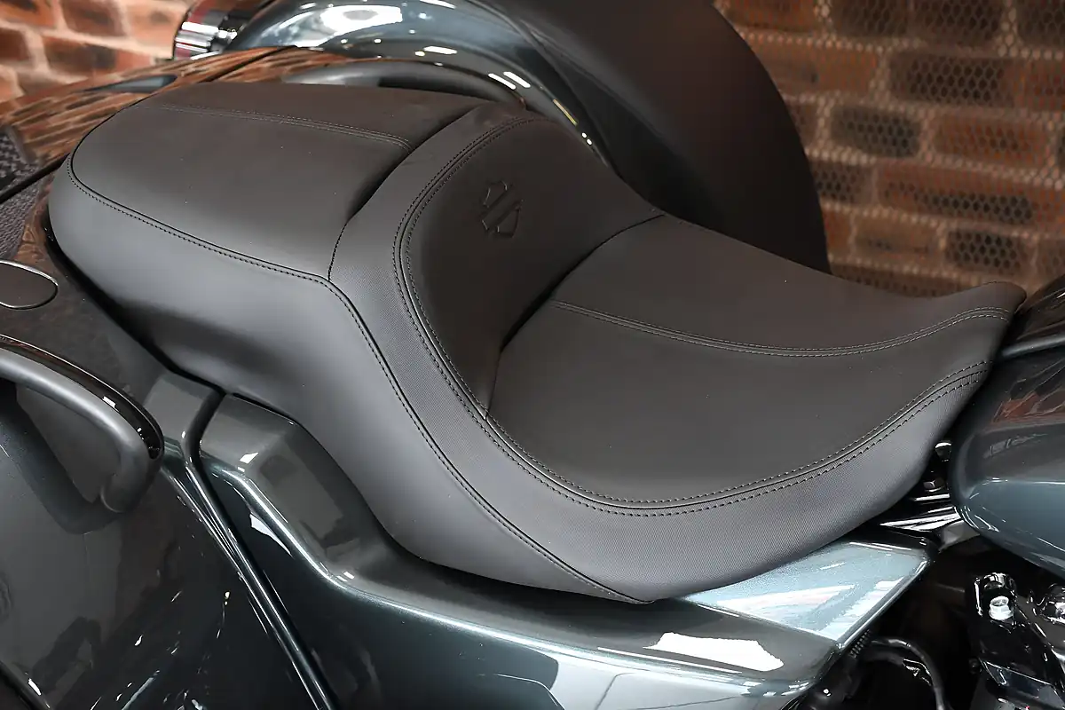 Used 2026 Harley-Davidson Road Glide 3 Fltrt Iron Horse Metallic - Interior and Exterior details 14