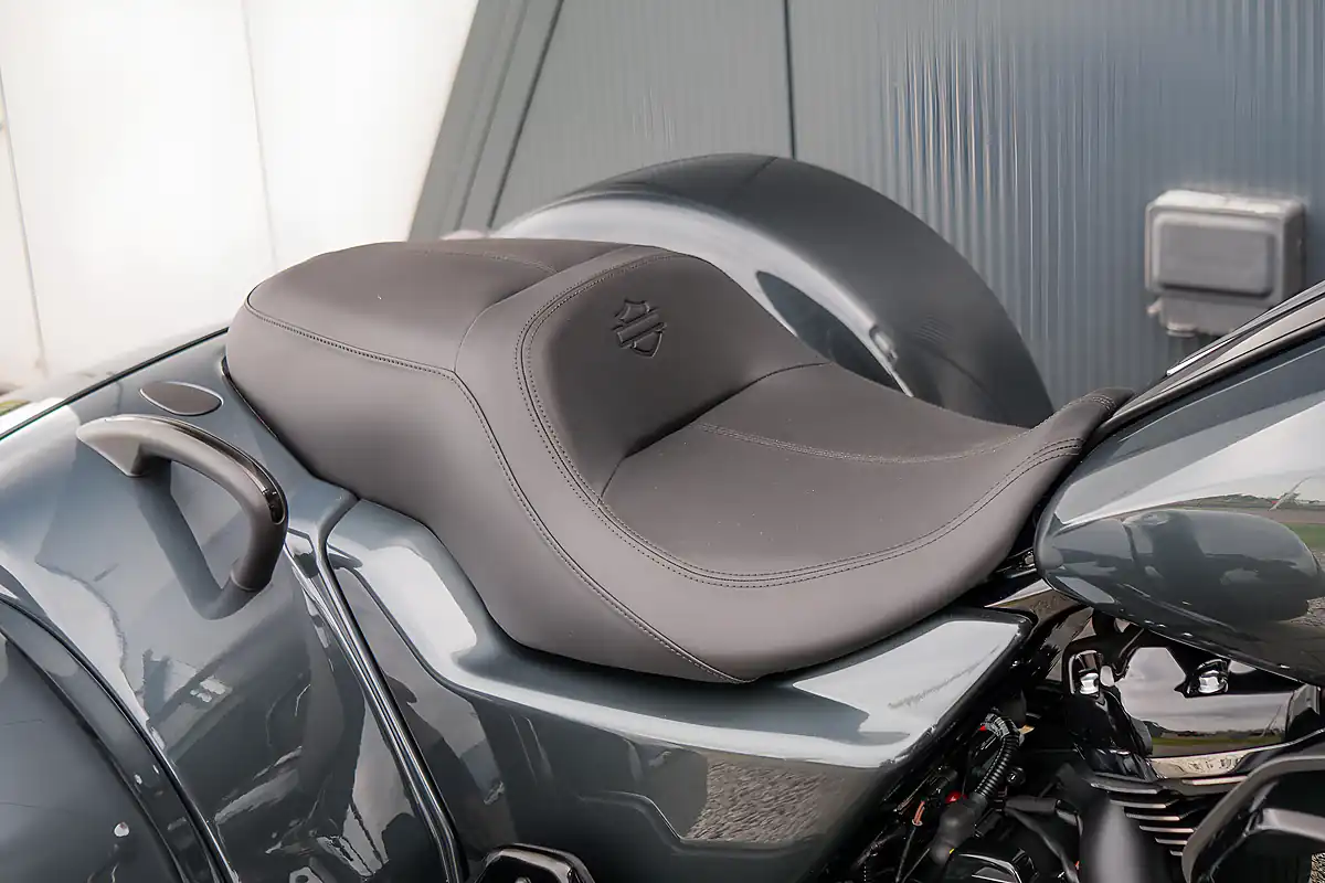 Used 2026 Harley-Davidson Road Glide 3 Iron Horse Metallic - Interior and Exterior details 12