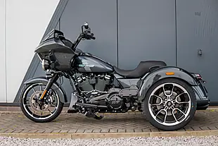 Used 2026 Harley-Davidson Road Glide 3 Iron Horse Metallic - Interior and Exterior details 15