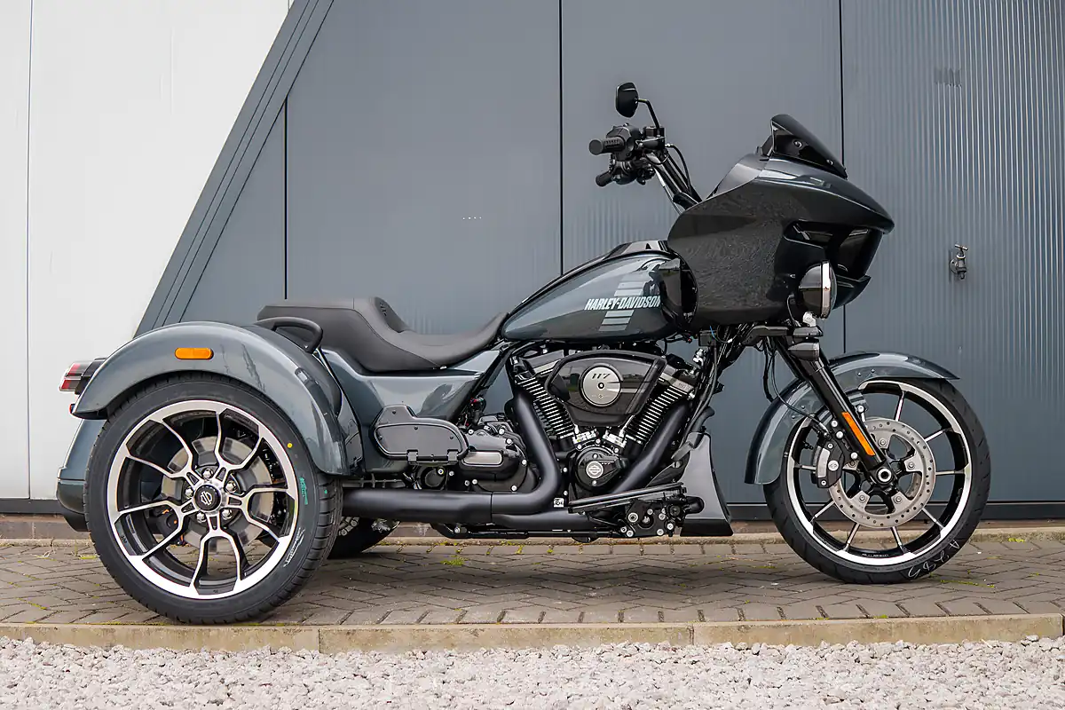 Used 2026 Harley-Davidson Road Glide 3 Iron Horse Metallic - Interior and Exterior details 3