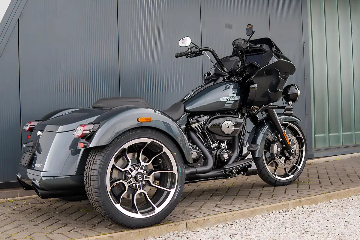 Used 2026 Harley-Davidson Road Glide 3 Iron Horse Metallic - Interior and Exterior details 5