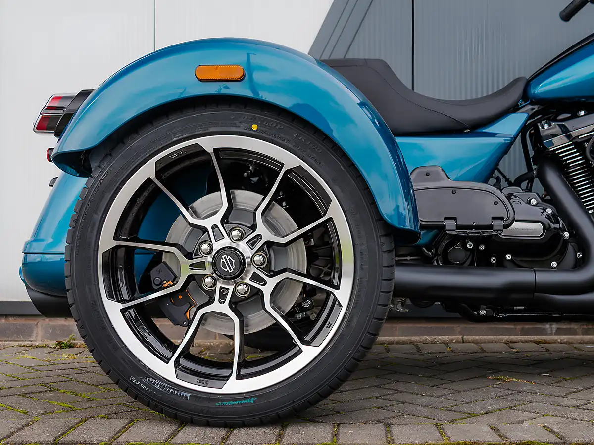 Used 2026 Harley-Davidson Road Glide 3 Teal Thunder - Interior and Exterior details 12