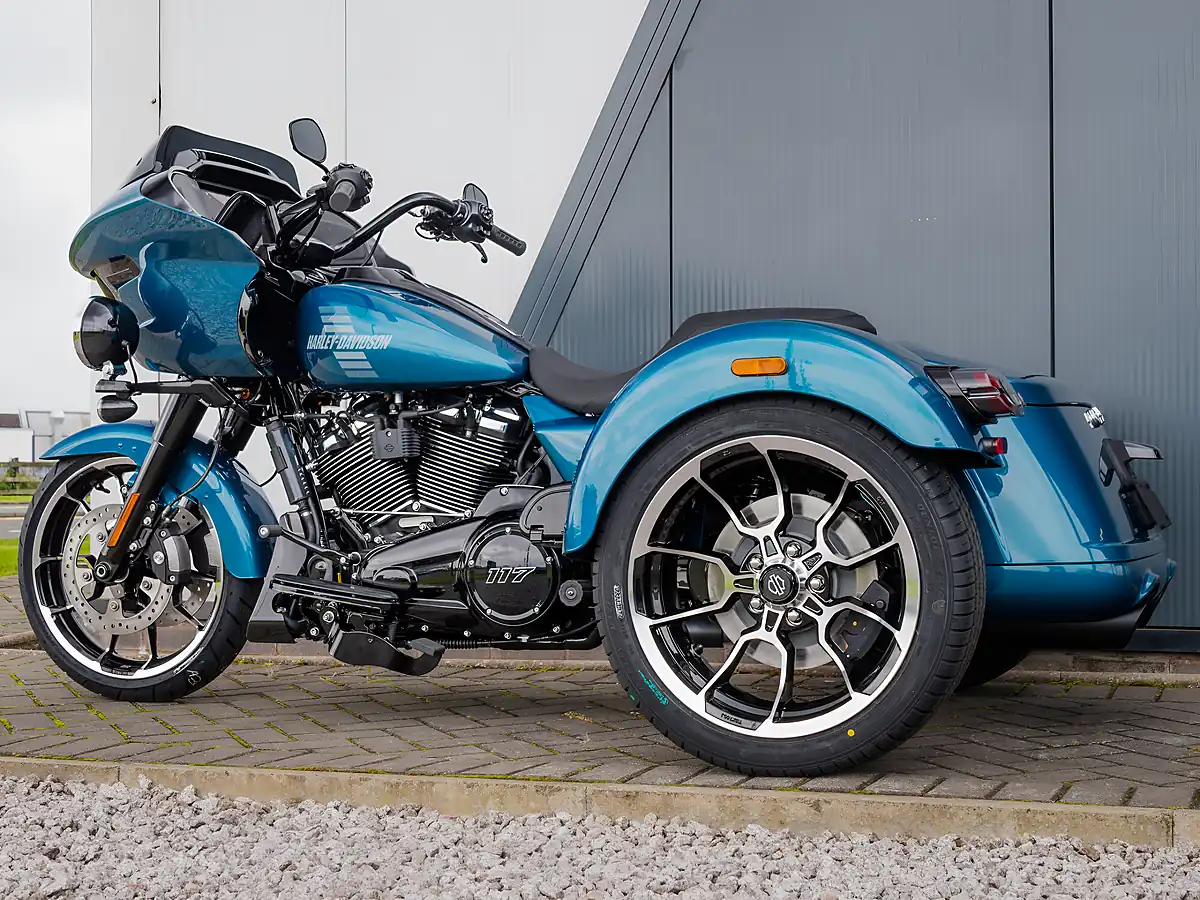 Used 2026 Harley-Davidson Road Glide 3 Teal Thunder - Interior and Exterior details 15