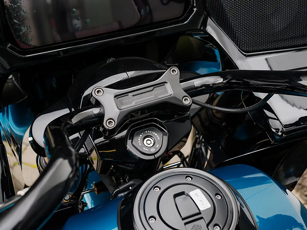 Used 2026 Harley-Davidson Road Glide 3 Teal Thunder - Interior and Exterior details 19