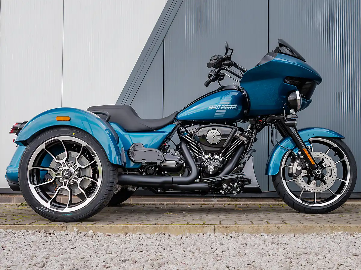 Used 2026 Harley-Davidson Road Glide 3 Teal Thunder - Interior and Exterior details 3