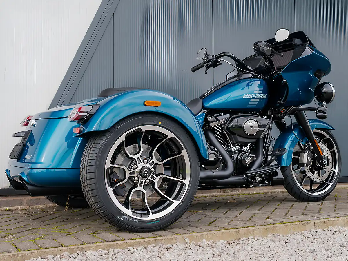 Used 2026 Harley-Davidson Road Glide 3 Teal Thunder - Interior and Exterior details 5