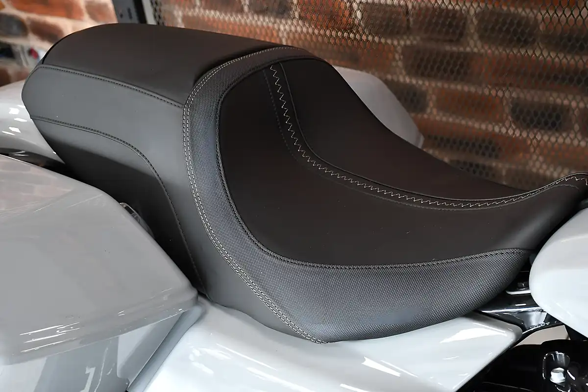 Used 2026 Harley-Davidson Road Glide Billiard Gray - Interior and Exterior details 15