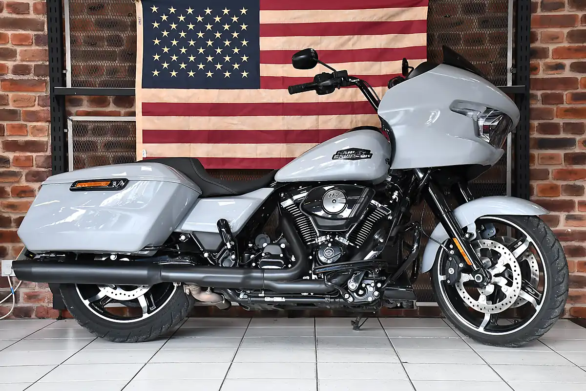 Used 2026 Harley-Davidson Road Glide Billiard Gray - Interior and Exterior details 6