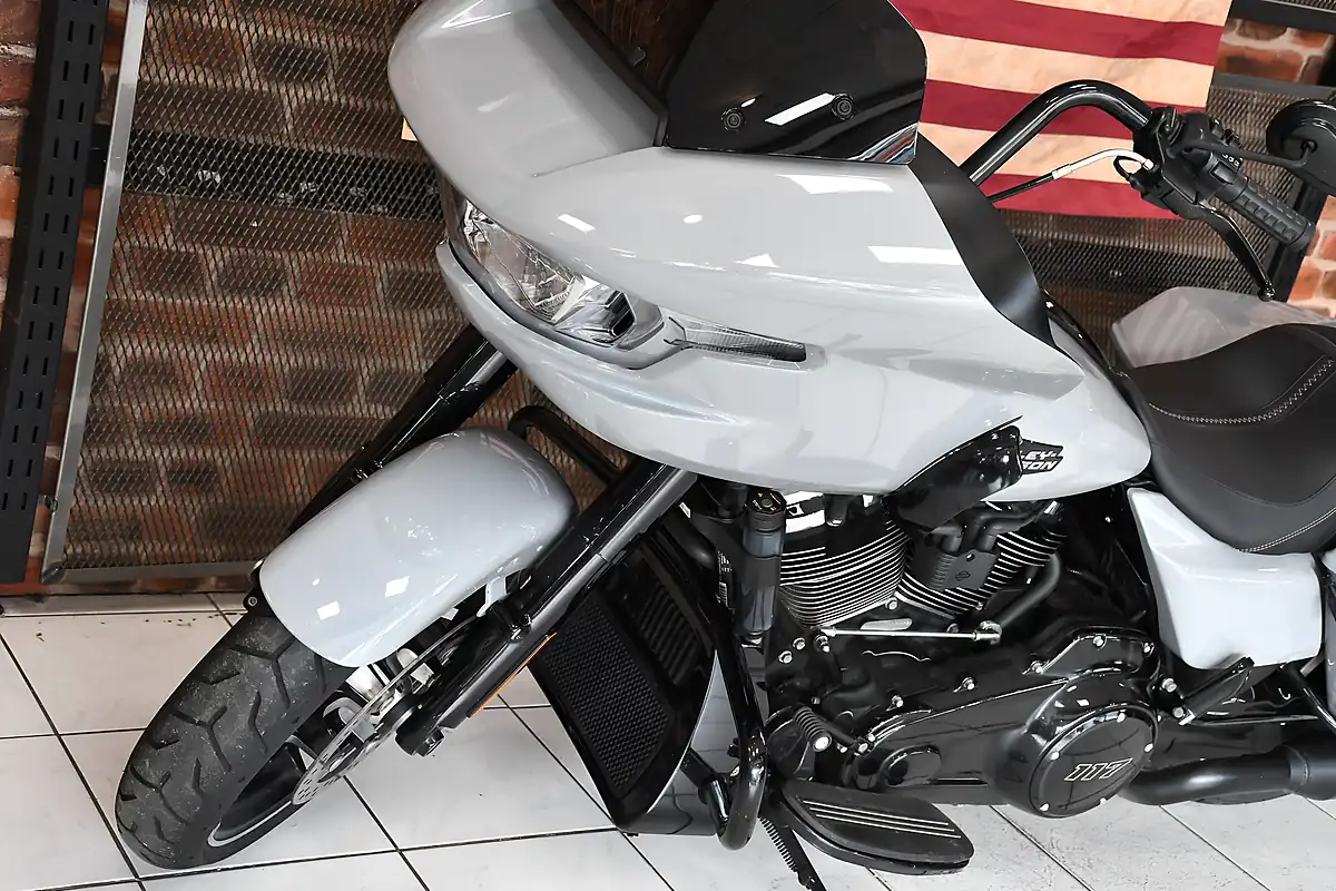Used 2026 Harley-Davidson Road Glide Billiard Gray - Interior and Exterior details 8