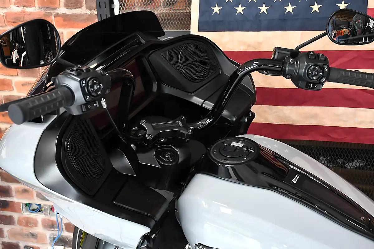 Used 2026 Harley-Davidson Road Glide Billiard Gray - Interior and Exterior details 9