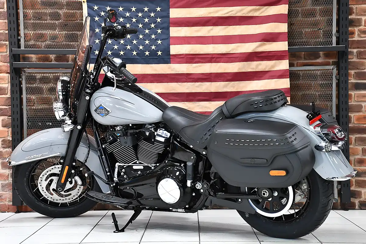 Used 2026 Harley-Davidson Softail Flhc Heritage Classic - Interior and Exterior details 12