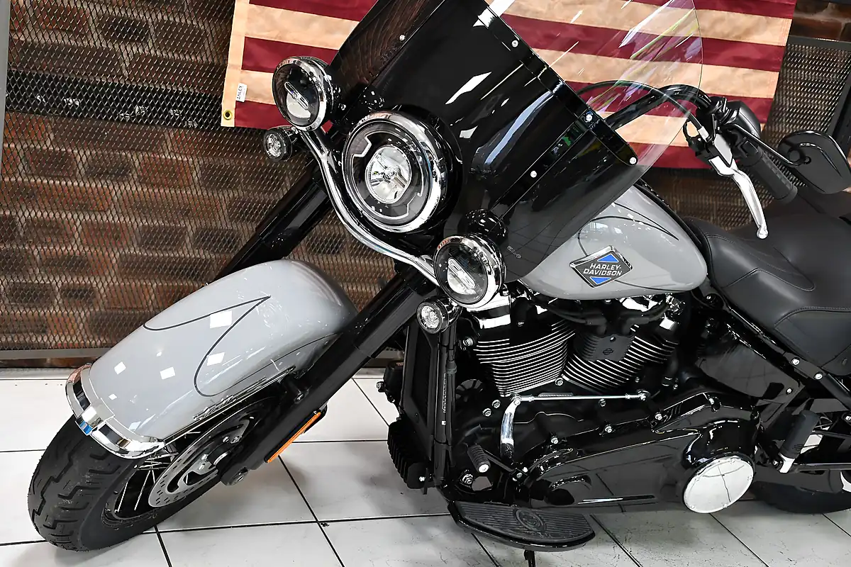 Used 2026 Harley-Davidson Softail Flhc Heritage Classic - Interior and Exterior details 19