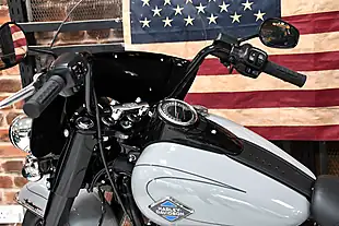 Used 2026 Harley-Davidson Softail Flhc Heritage Classic - Interior and Exterior details 8