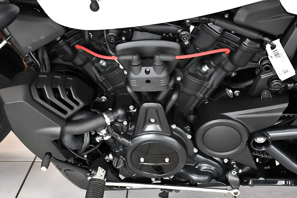 Used 2026 Harley-Davidson Sportster S White Onyx Pearl - Interior and Exterior details 10