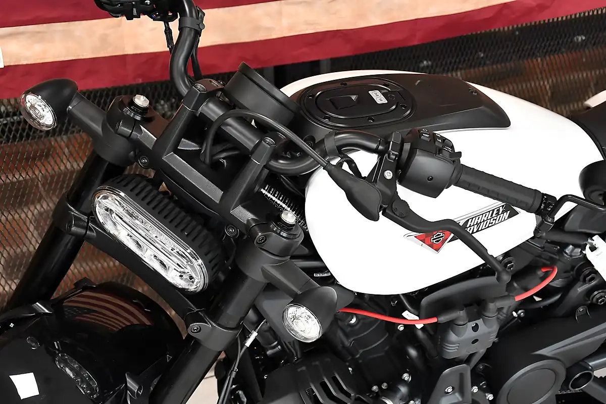 Used 2026 Harley-Davidson Sportster S White Onyx Pearl - Interior and Exterior details 13