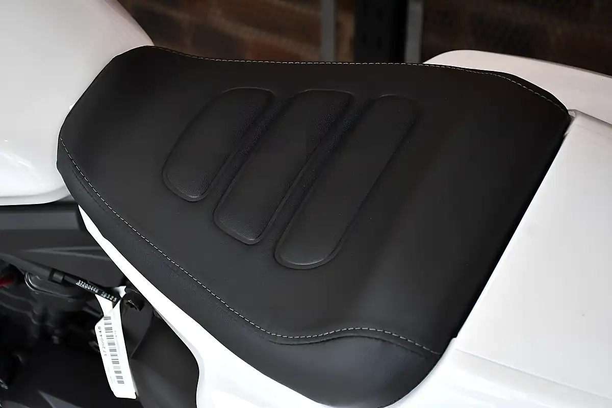 Used 2026 Harley-Davidson Sportster S White Onyx Pearl - Interior and Exterior details 14