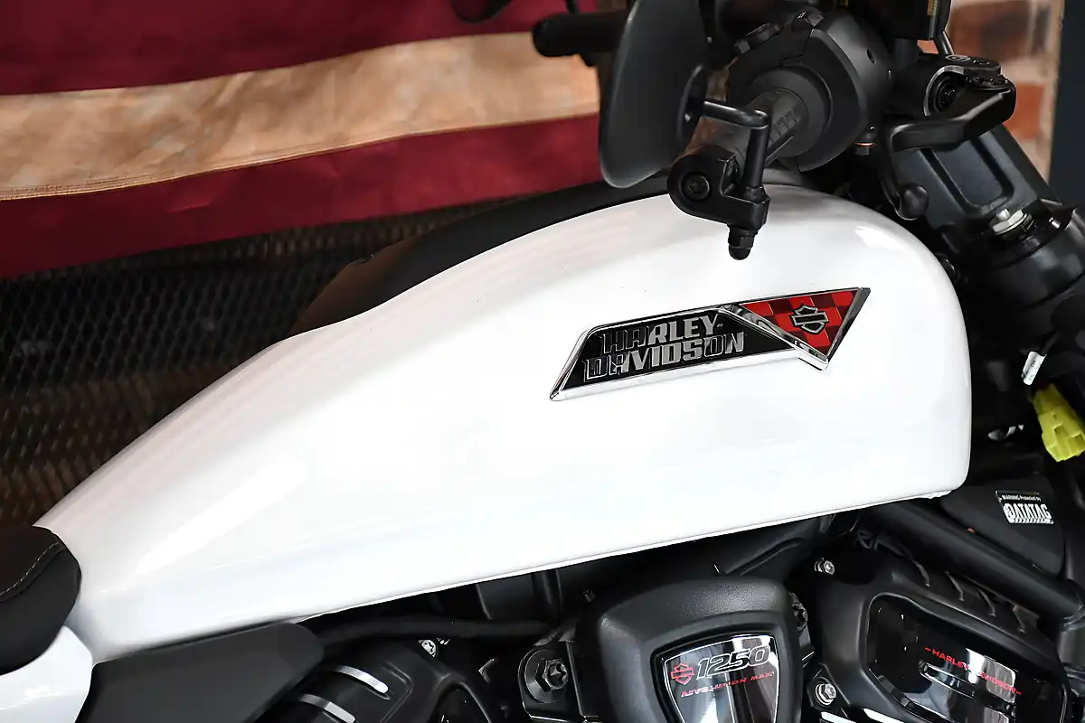 Used 2026 Harley-Davidson Sportster S White Onyx Pearl - Interior and Exterior details 2