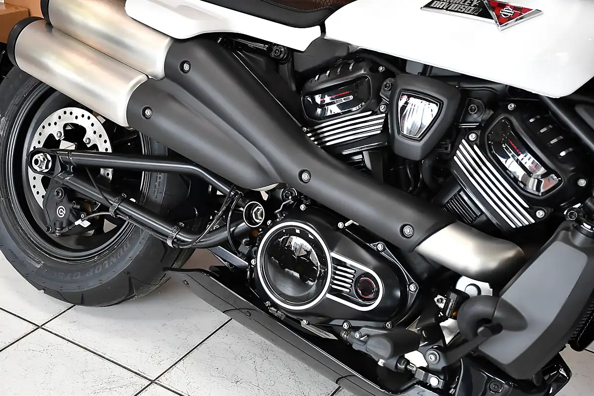 Used 2026 Harley-Davidson Sportster S White Onyx Pearl - Interior and Exterior details 4