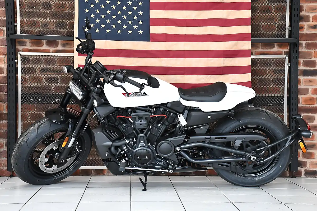 Used 2026 Harley-Davidson Sportster S White Onyx Pearl - Interior and Exterior details 7