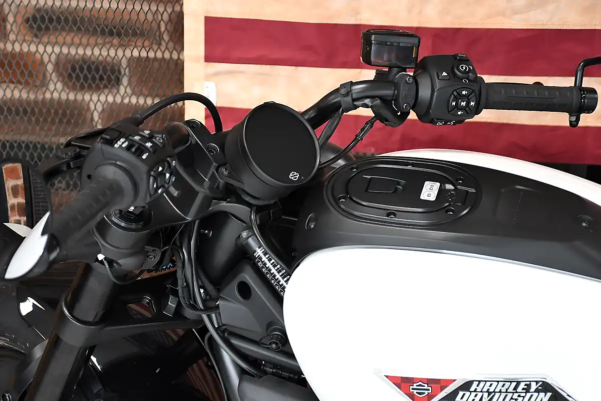 Used 2026 Harley-Davidson Sportster S White Onyx Pearl - Interior and Exterior details 8