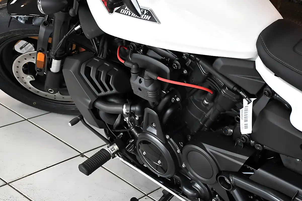 Used 2026 Harley-Davidson Sportster S White Onyx Pearl - Interior and Exterior details 9