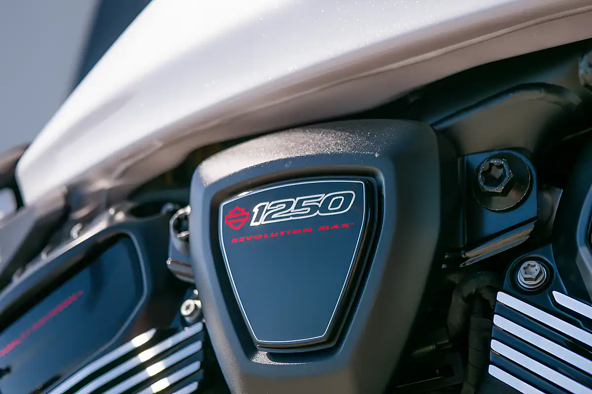 Used 2026 Harley-Davidson Sportster S White Onyx Pearl - Interior and Exterior details 11